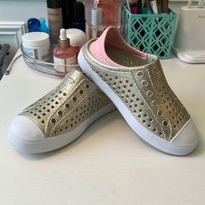 GIRLS’ SKECHERS SLIP-ON SNEAKERS
